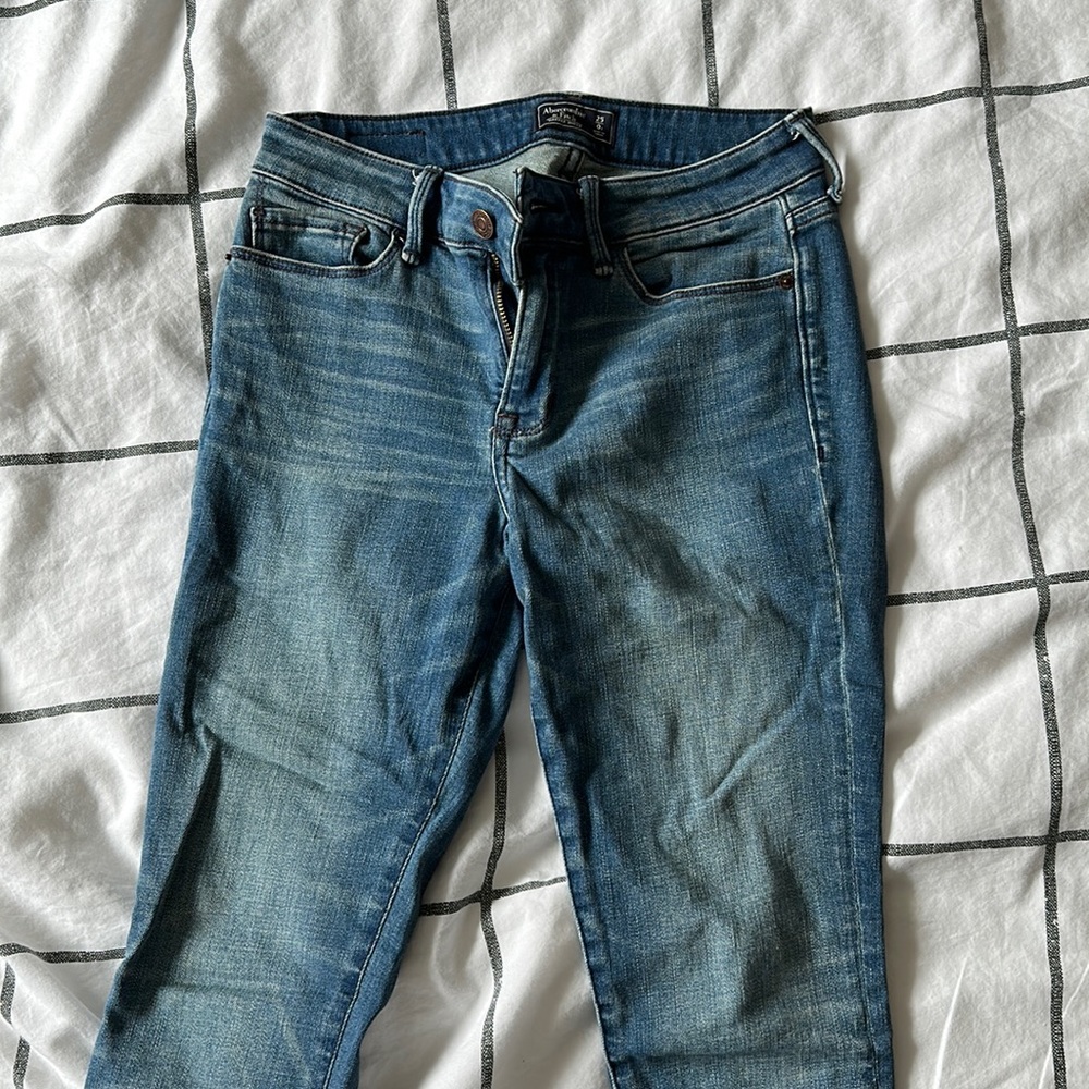 Like new Abercrombie and Fitch ankle jeans